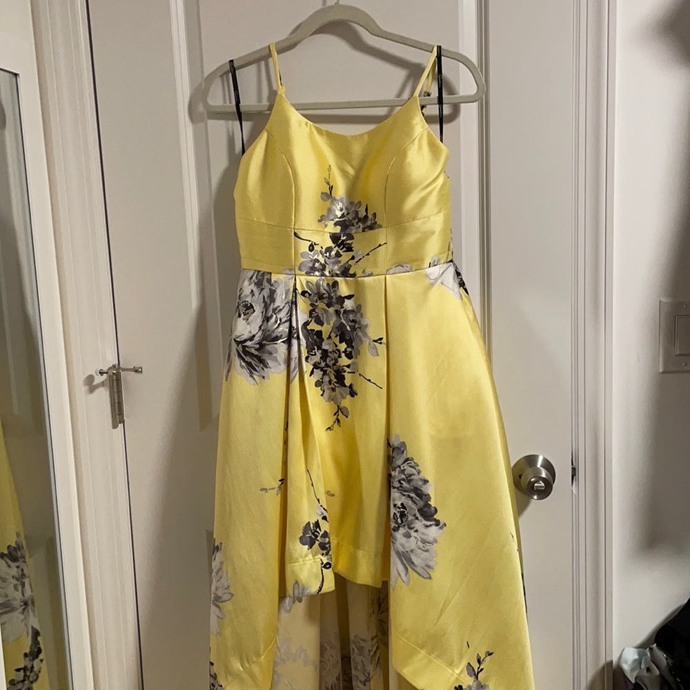 Women’s/juniors yellow floral hi/low dress size 9
